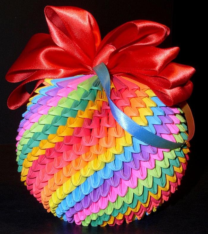 «Оригами-шар, реалистично, бумага.» — создано в Шедевруме